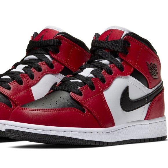 jordan 1 low black toe grade school